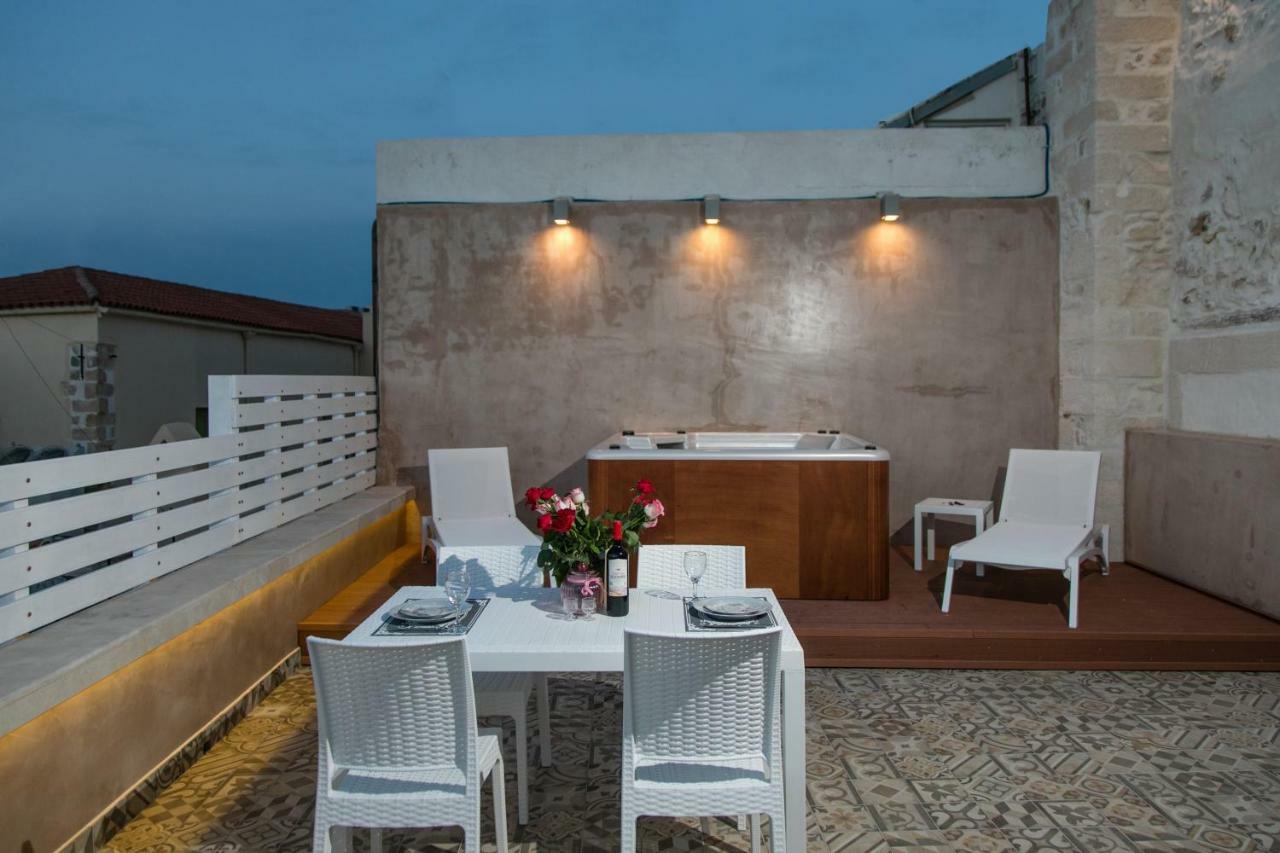 Jacuzzi Suite In The Heart Of Oldtown Rethymno  ภายนอก รูปภาพ