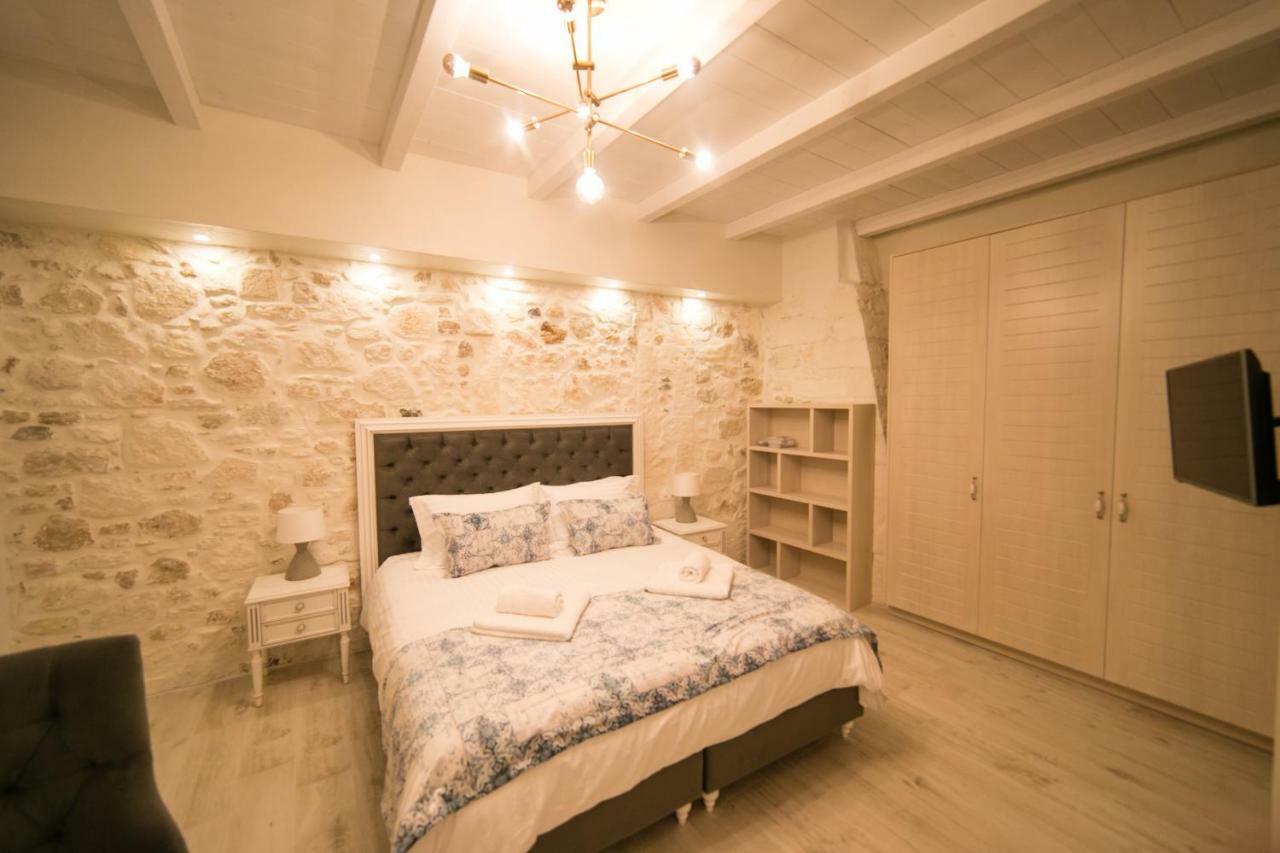 Jacuzzi Suite In The Heart Of Oldtown Rethymno  ภายนอก รูปภาพ