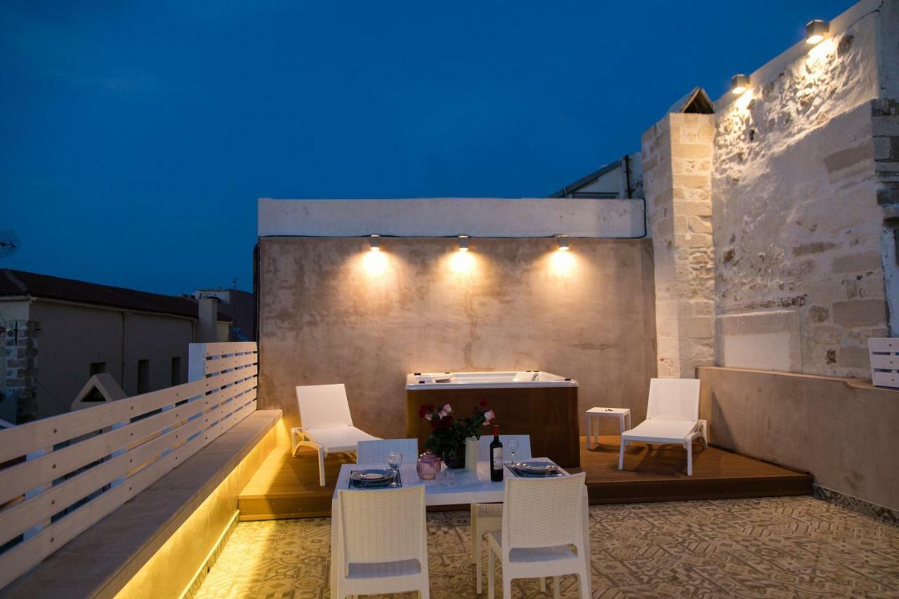 Jacuzzi Suite In The Heart Of Oldtown Rethymno  ภายนอก รูปภาพ